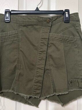 Circus NY W30 Olive green cargo skort with frayed hem #cargo #summer